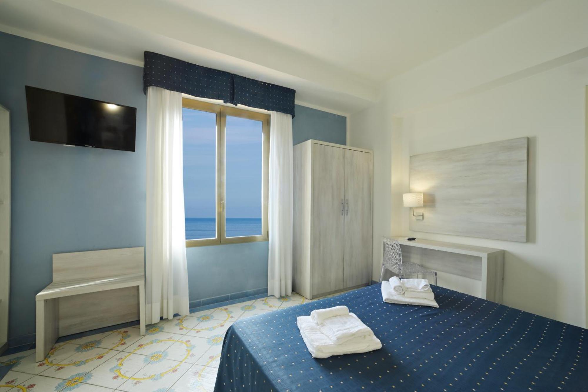 Hotel Delfino 라이구에글리아 외부 사진