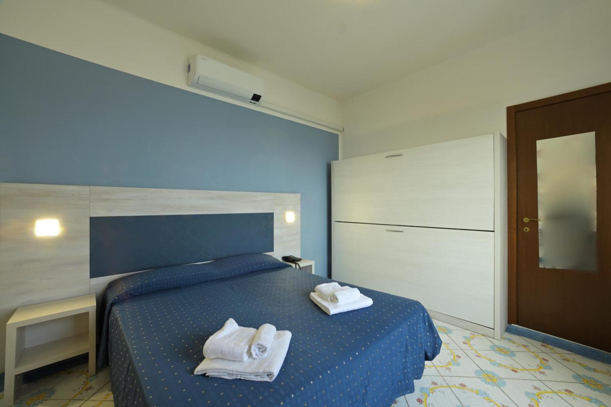 Hotel Delfino 라이구에글리아 외부 사진