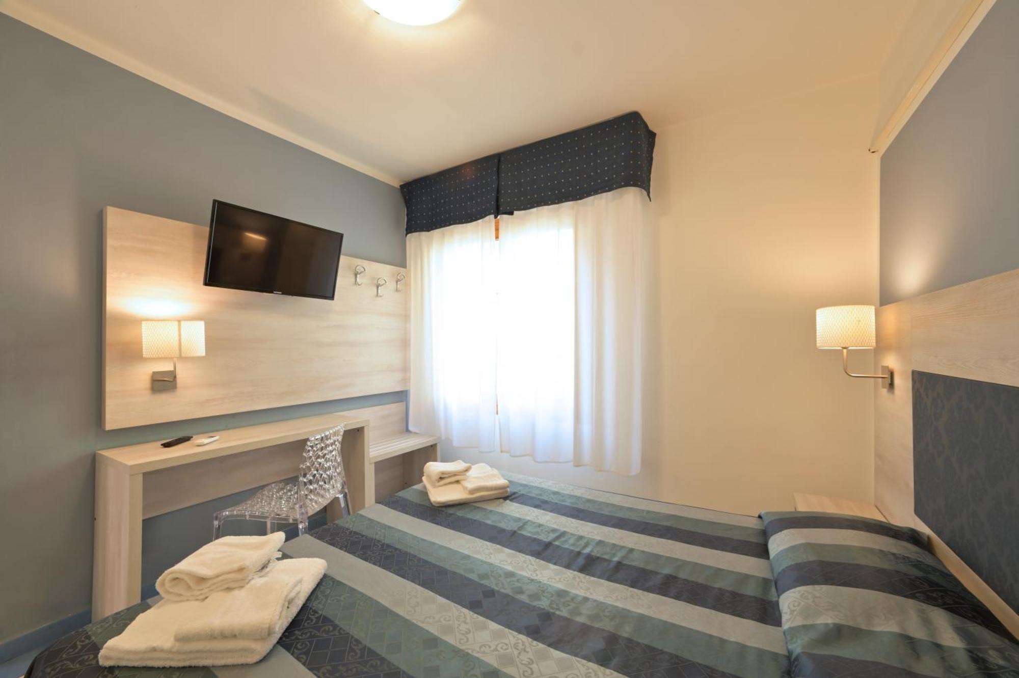Hotel Delfino 라이구에글리아 외부 사진