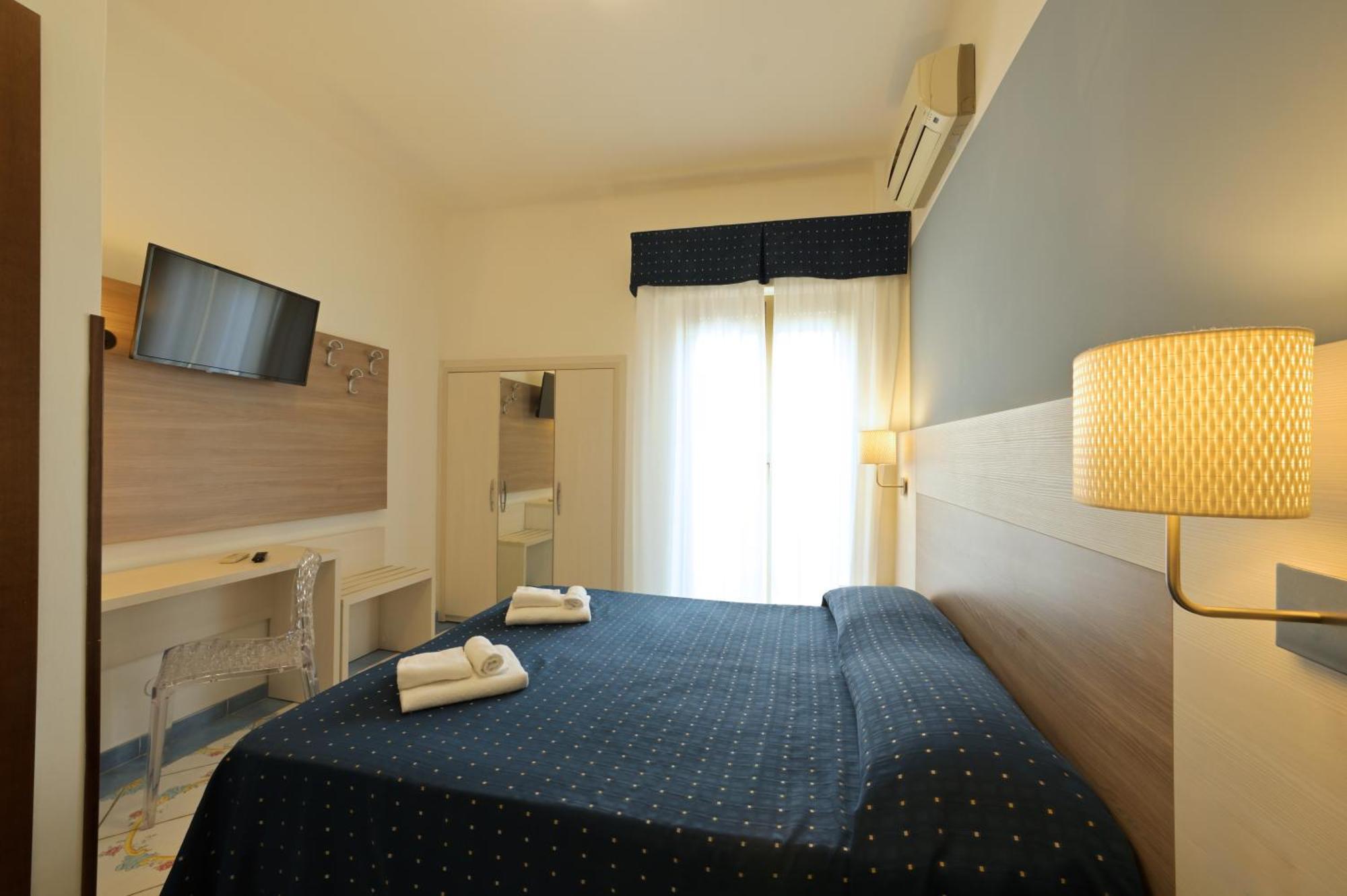 Hotel Delfino 라이구에글리아 외부 사진