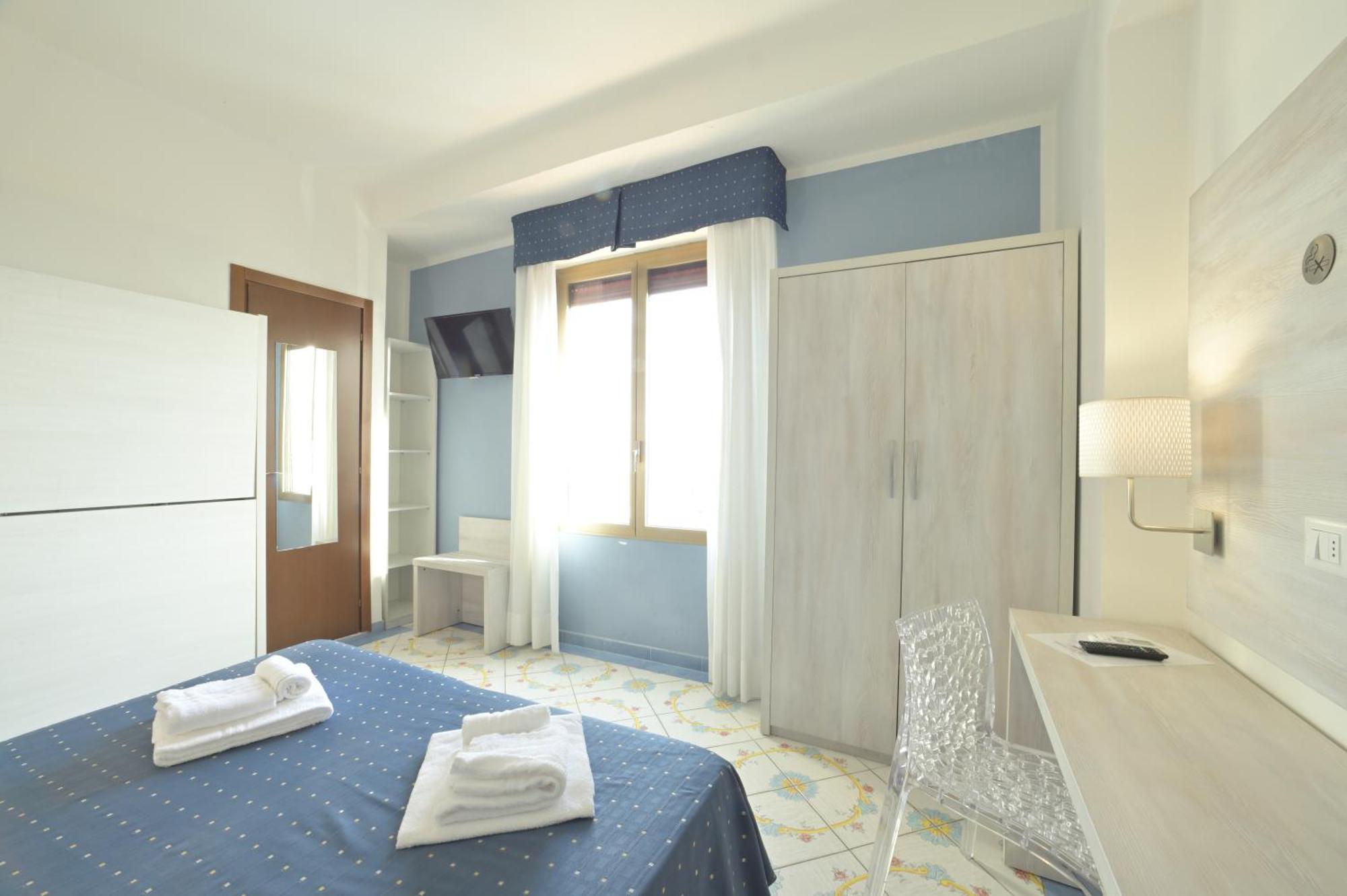 Hotel Delfino 라이구에글리아 외부 사진