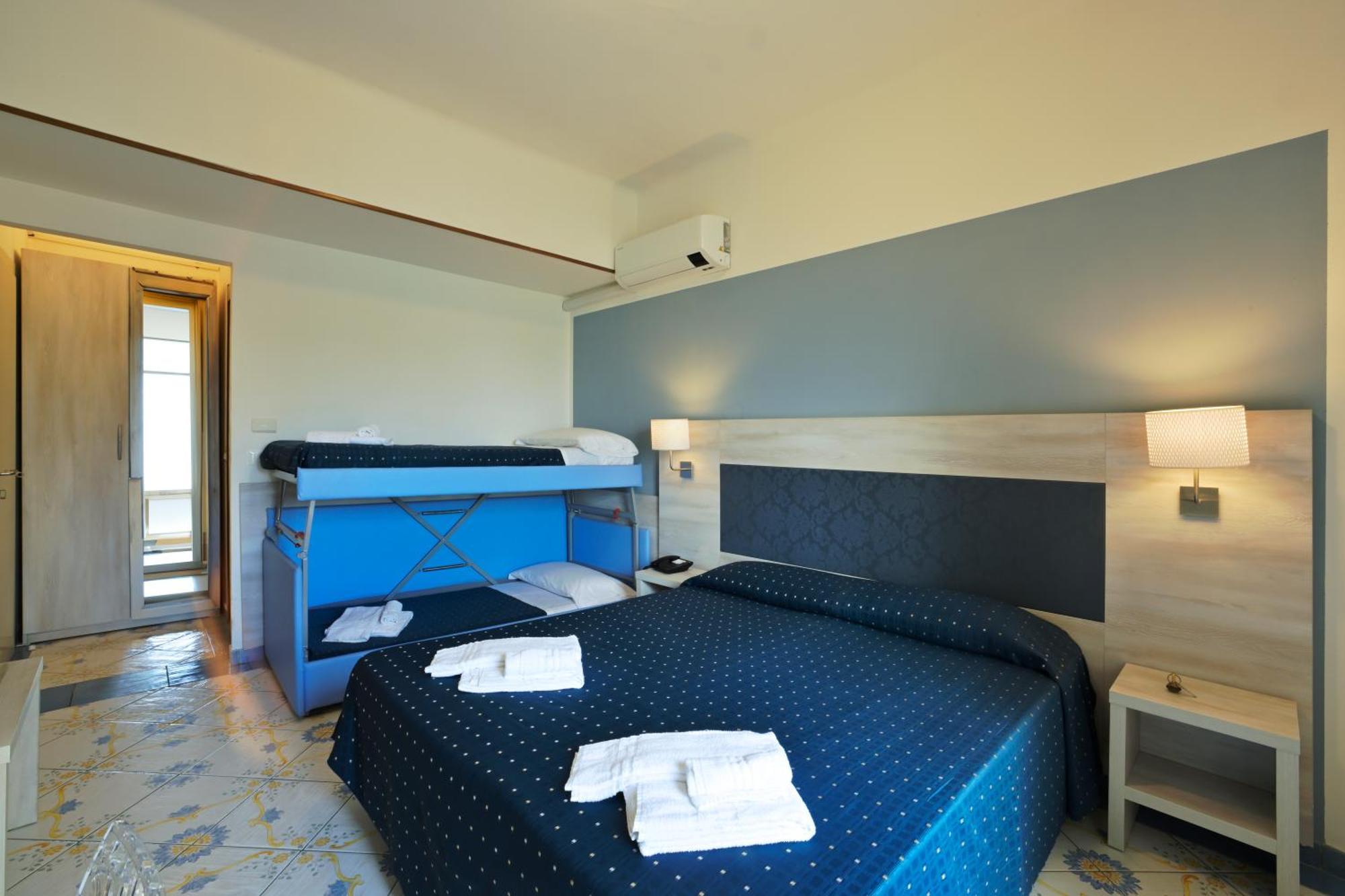 Hotel Delfino 라이구에글리아 외부 사진