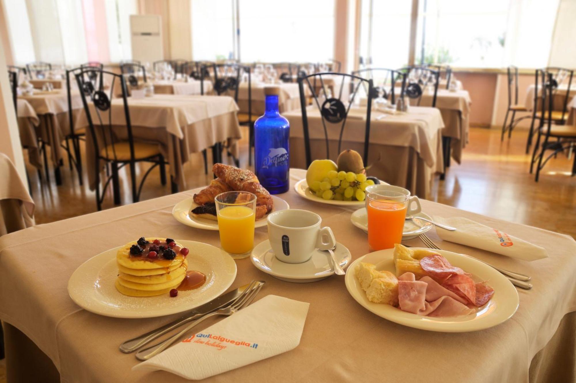Hotel Delfino 라이구에글리아 외부 사진