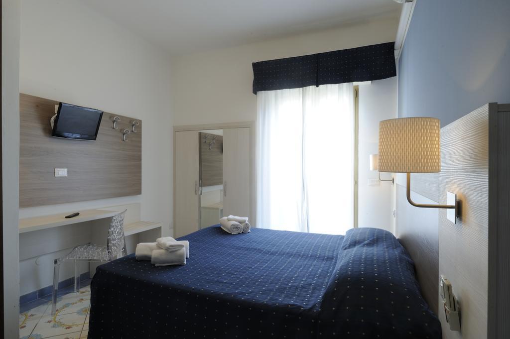 Hotel Delfino 라이구에글리아 외부 사진