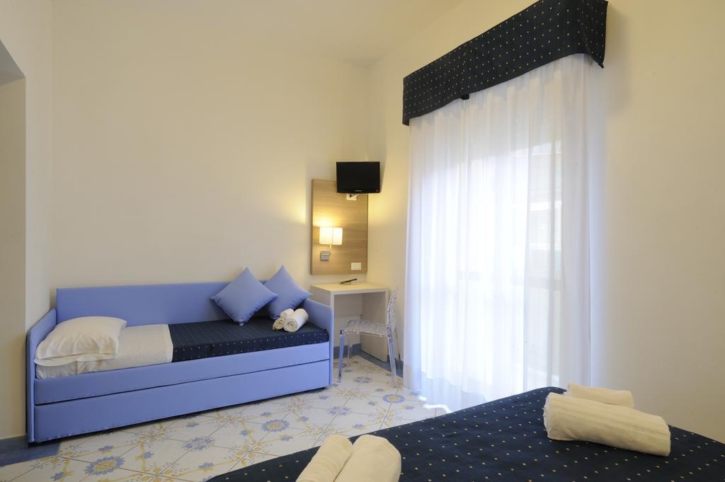 Hotel Delfino 라이구에글리아 외부 사진